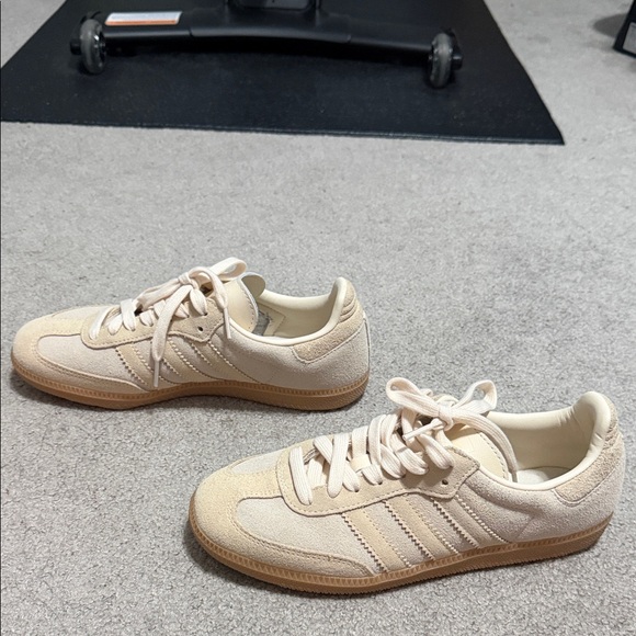 Adidas Cream and Tan Sambas - Picture 4 of 7